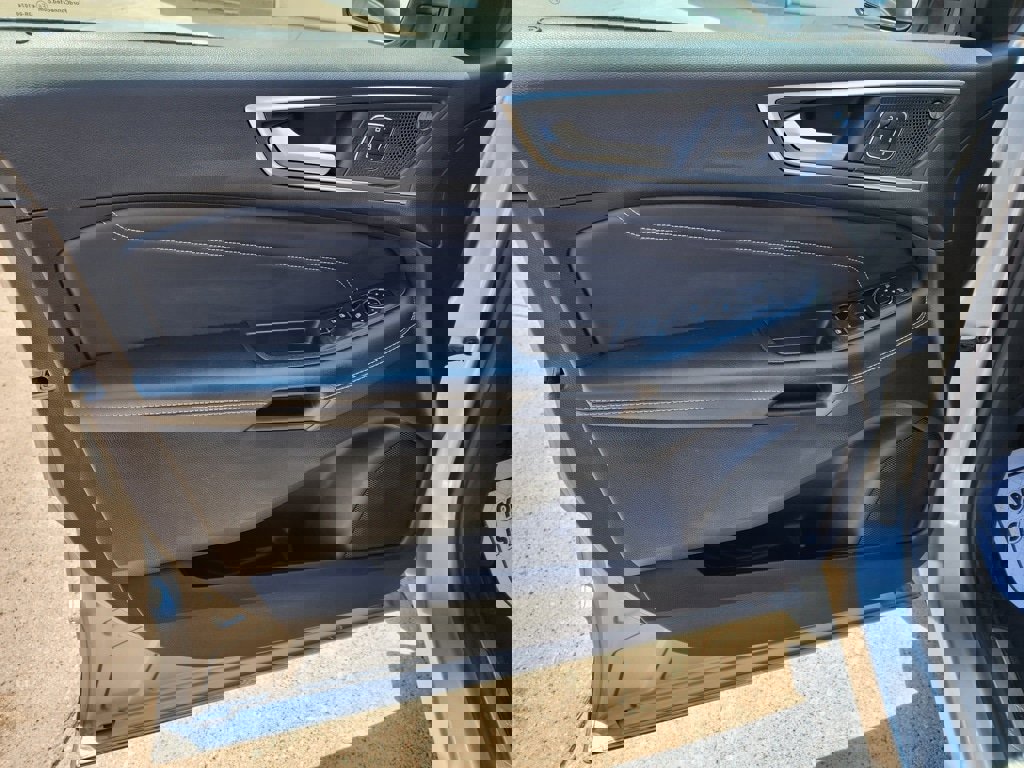 Used 2024 Ford Edge Titanium image 10