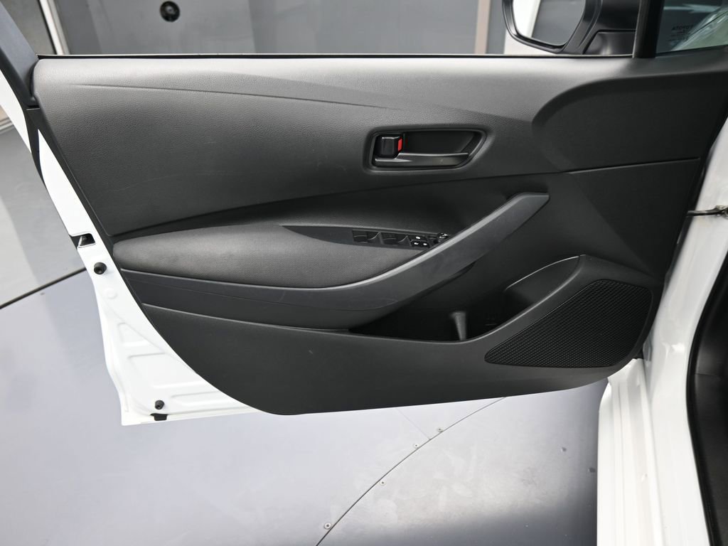 Used 2023 Toyota Corolla LE image 12