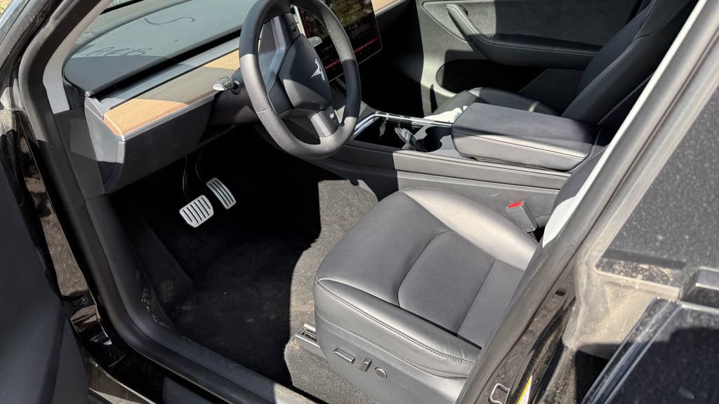 Used 2023 Tesla Model Y Performance AWD/4WD image 3