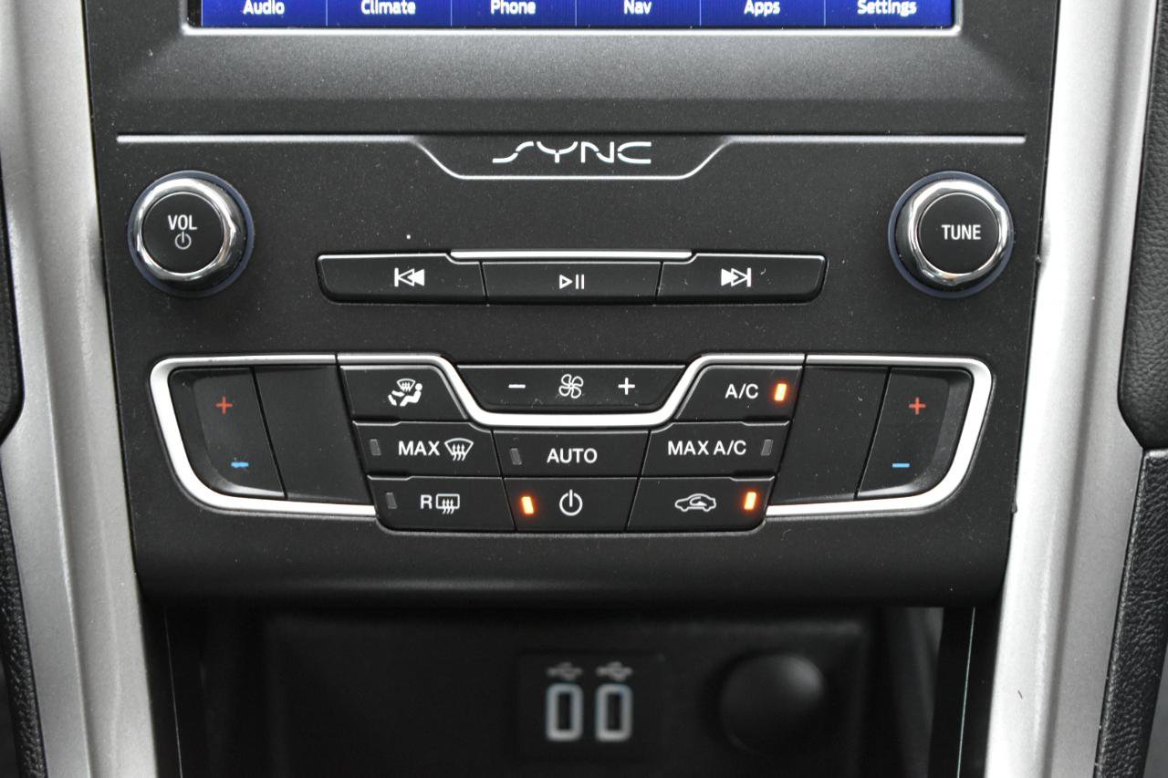Used 2020 Ford Fusion SE FWD image 18
