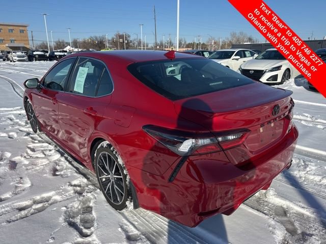 Used 2023 Toyota Camry SE image 4