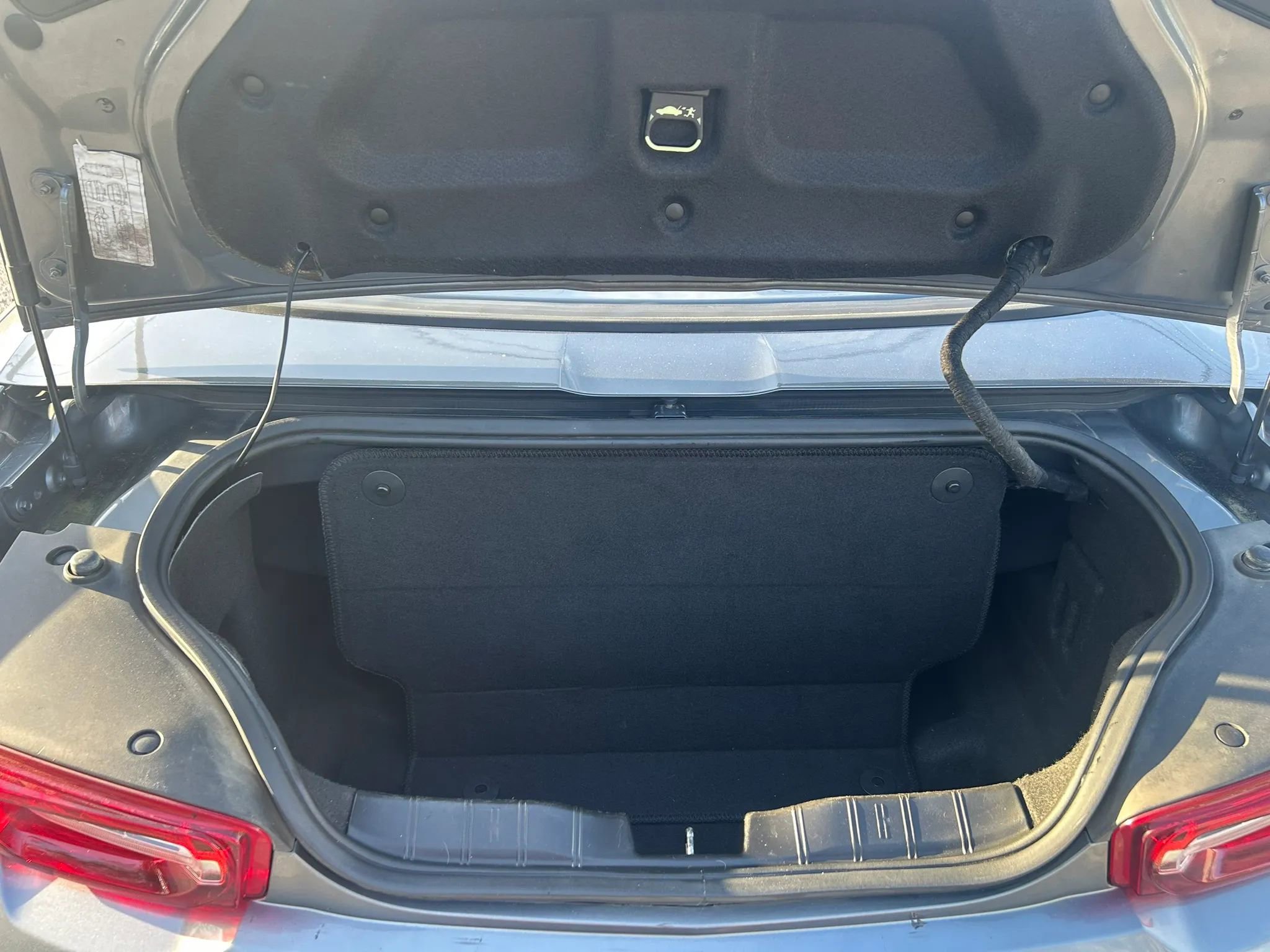 Used 2020 Chevrolet Camaro LT RWD image 11