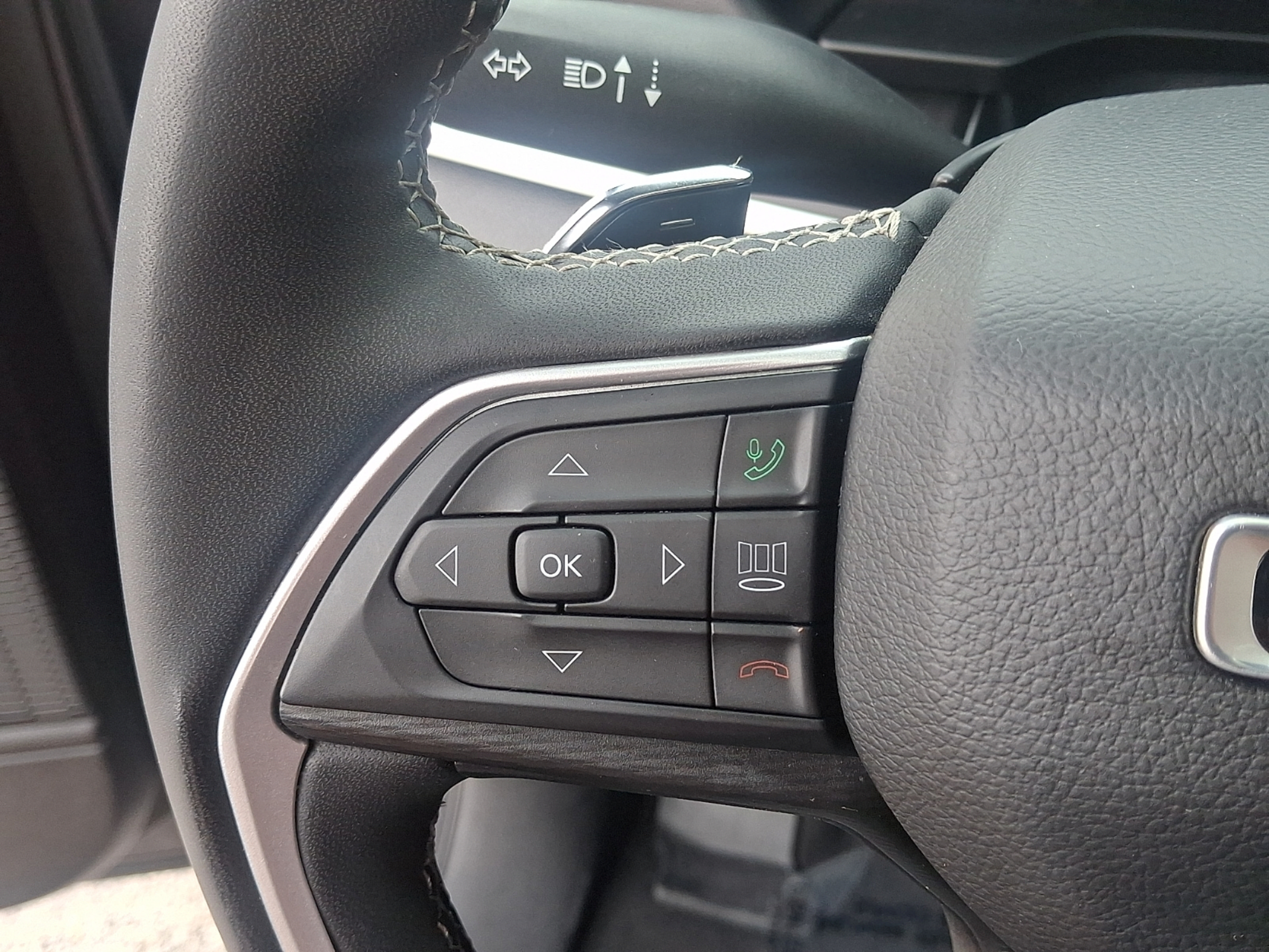 Certified 2024 Jeep Grand Cherokee L Altitude AWD/4WD image 25