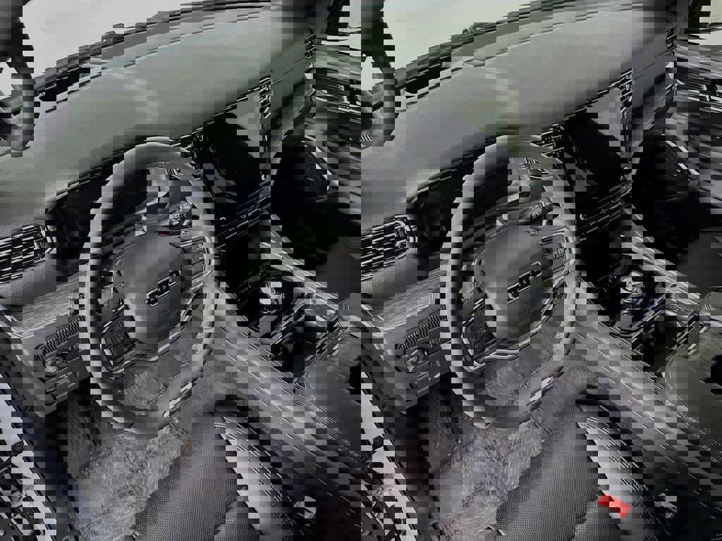 Used 2023 Jeep Wagoneer Series III w/ Preferred Equipment Group image 2