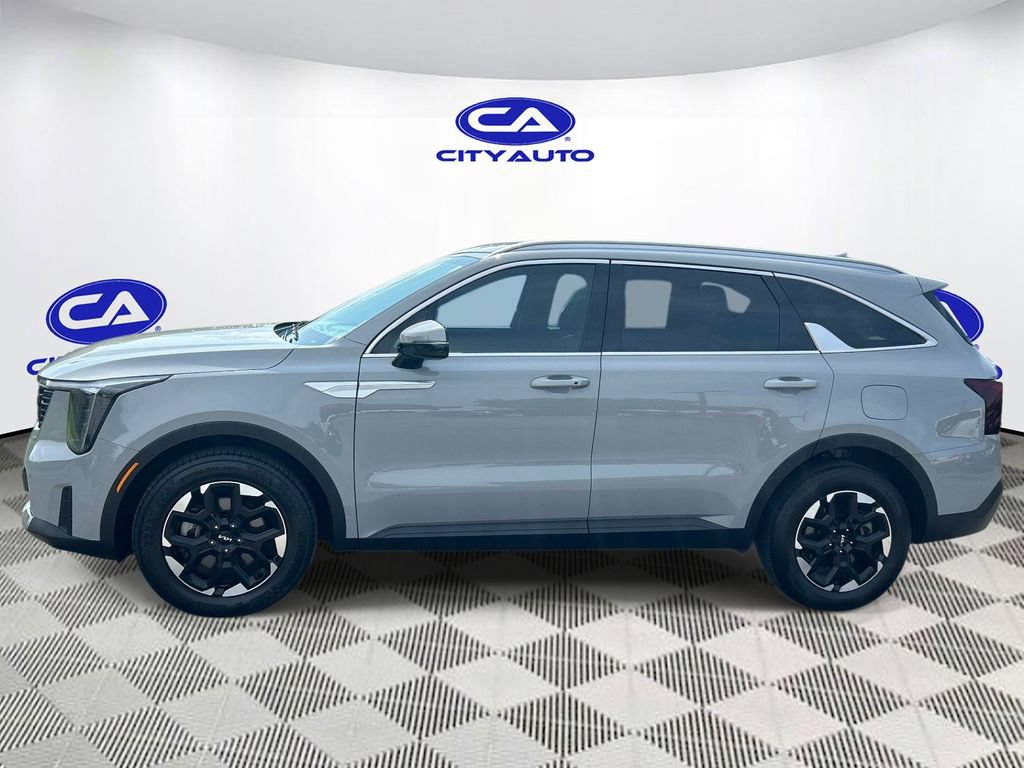 Used 2025 Kia Sorento S FWD image 8