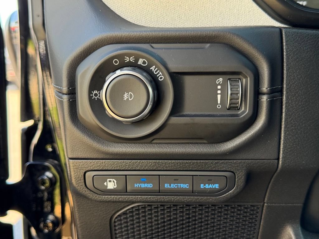 Certified 2025 Jeep Wrangler Unlimited Sahara AWD/4WD image 25