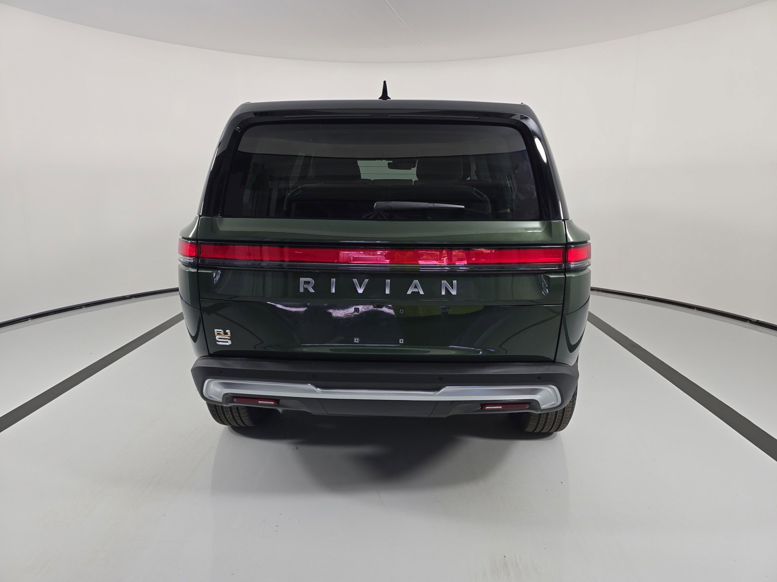 Used 2024 Rivian R1S Adventure AWD/4WD image 4