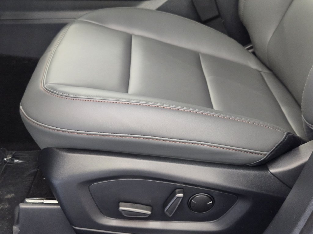 New 2026 Ford Explorer Active w/ Active Comfort Package RWD image 24