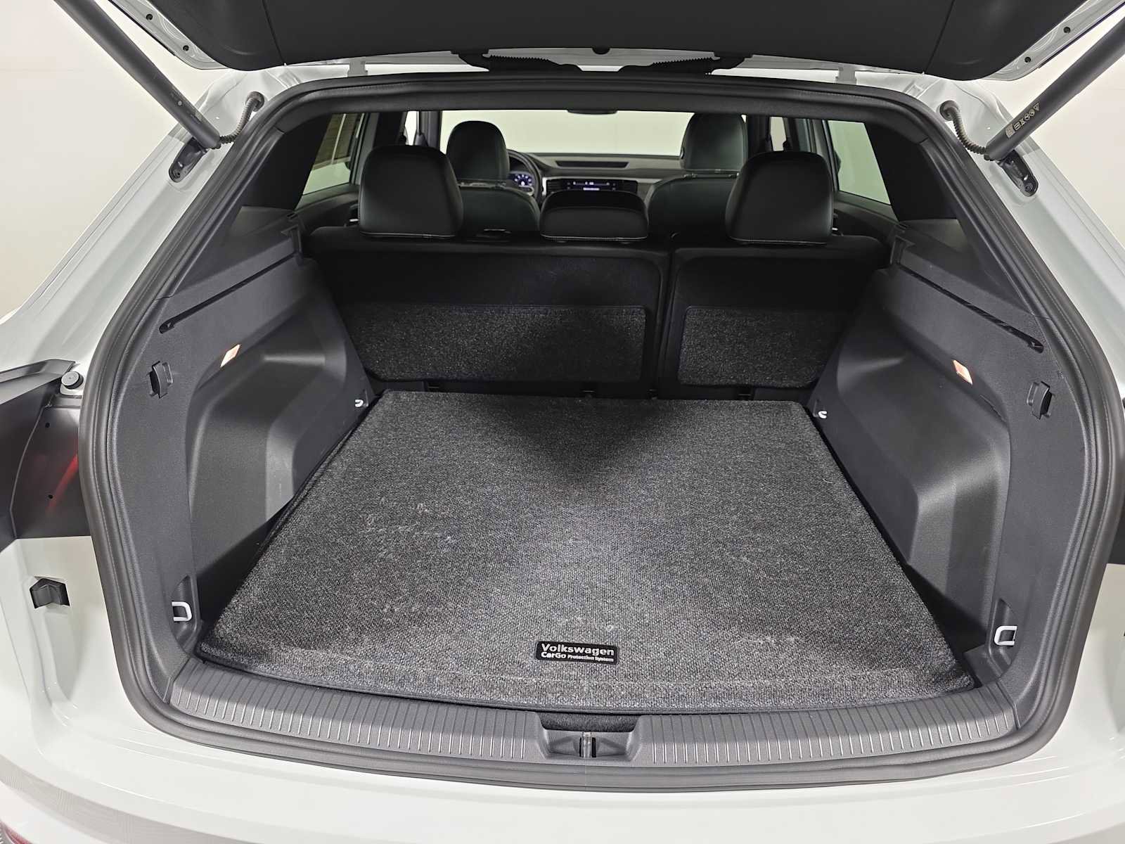 Used 2023 Volkswagen Atlas Cross Sport SE w/ Panoramic Sunroof Package image 33