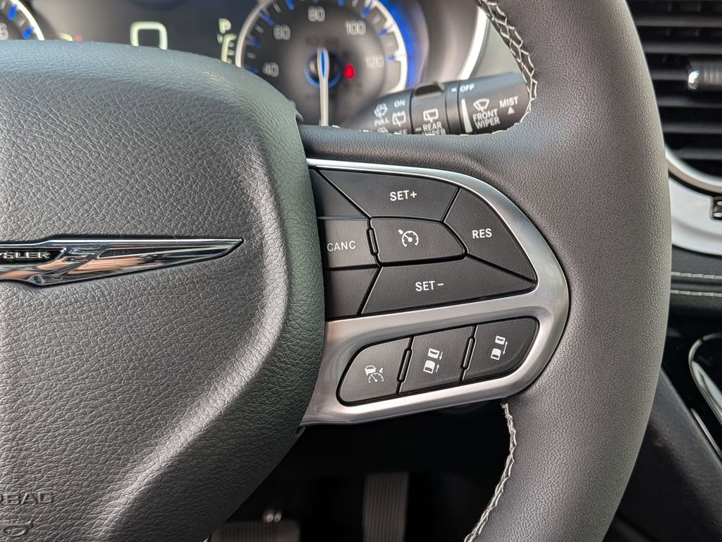 New 2026 Chrysler Pacifica Limited image 31