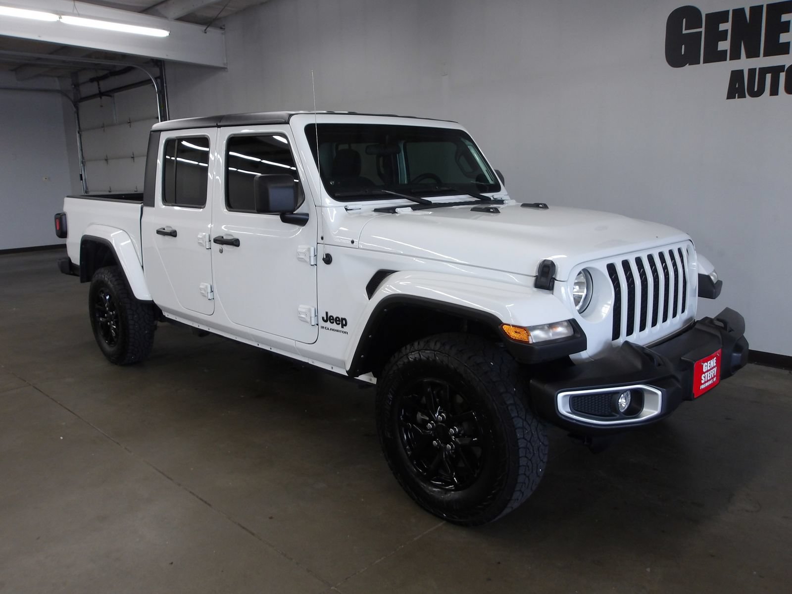Used 2023 Jeep Gladiator Sport AWD/4WD image 4