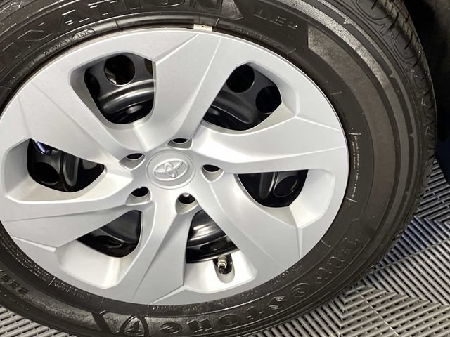 Used 2025 Toyota RAV4 LE AWD/4WD image 30