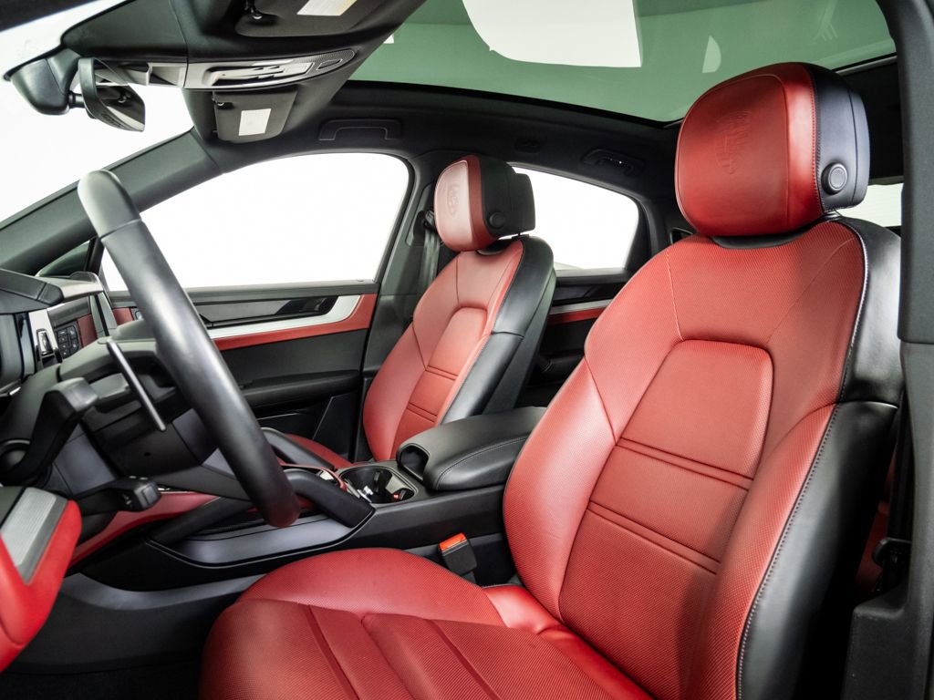 Certified 2024 Porsche Cayenne Coupe AWD/4WD image 5