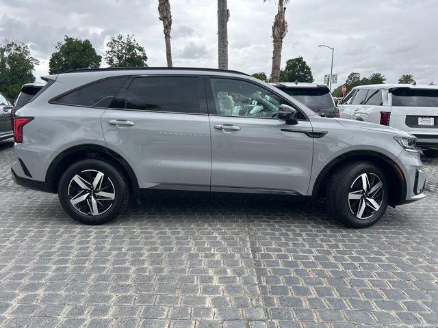 Used 2023 Kia Sorento EX w/ Panoramic Sunroof Package image 3