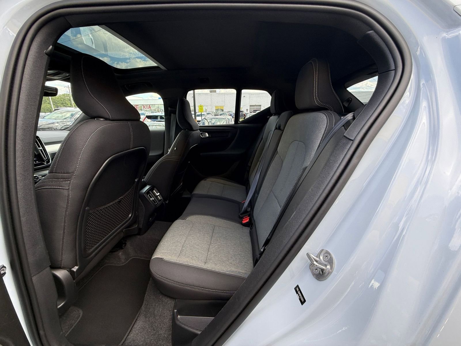 Used 2024 Volvo XC40 B5 Core AWD/4WD image 27