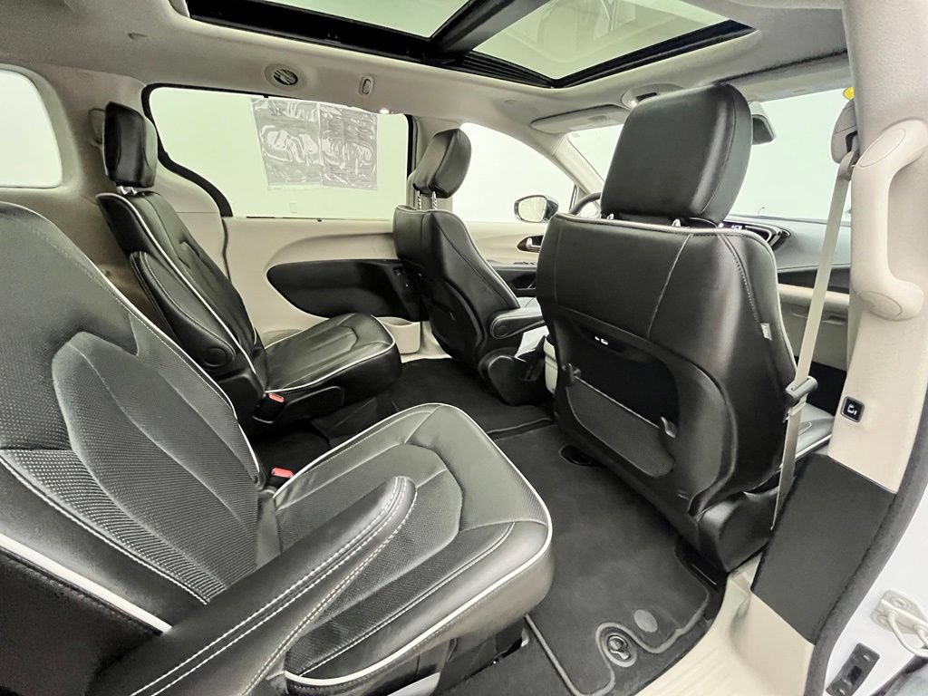 Used 2024 Chrysler Pacifica Limited FWD image 36