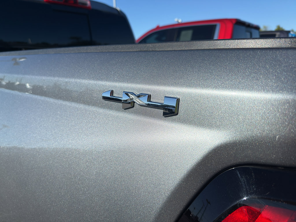 Used 2024 GMC Canyon Elevation w/ Elevation Premium Package image 5