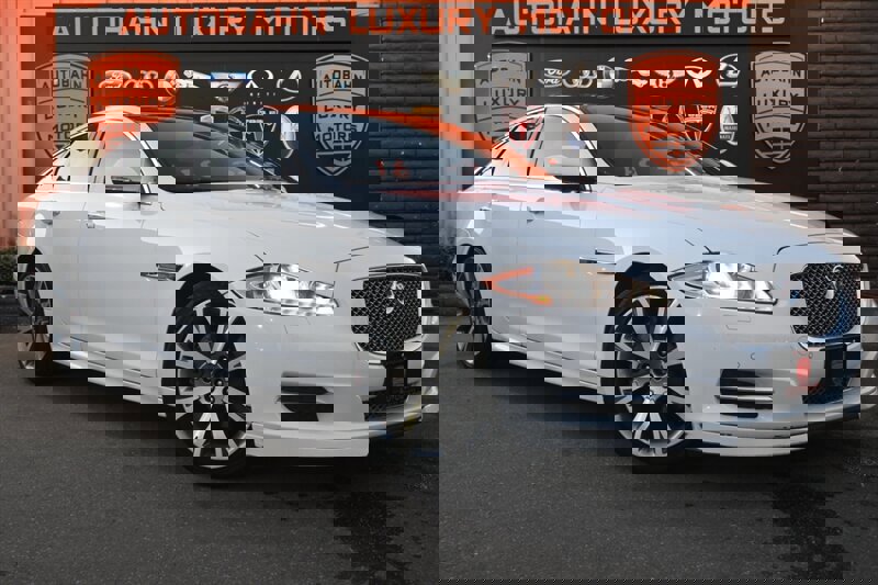 Used 2015 Jaguar XJ image 1