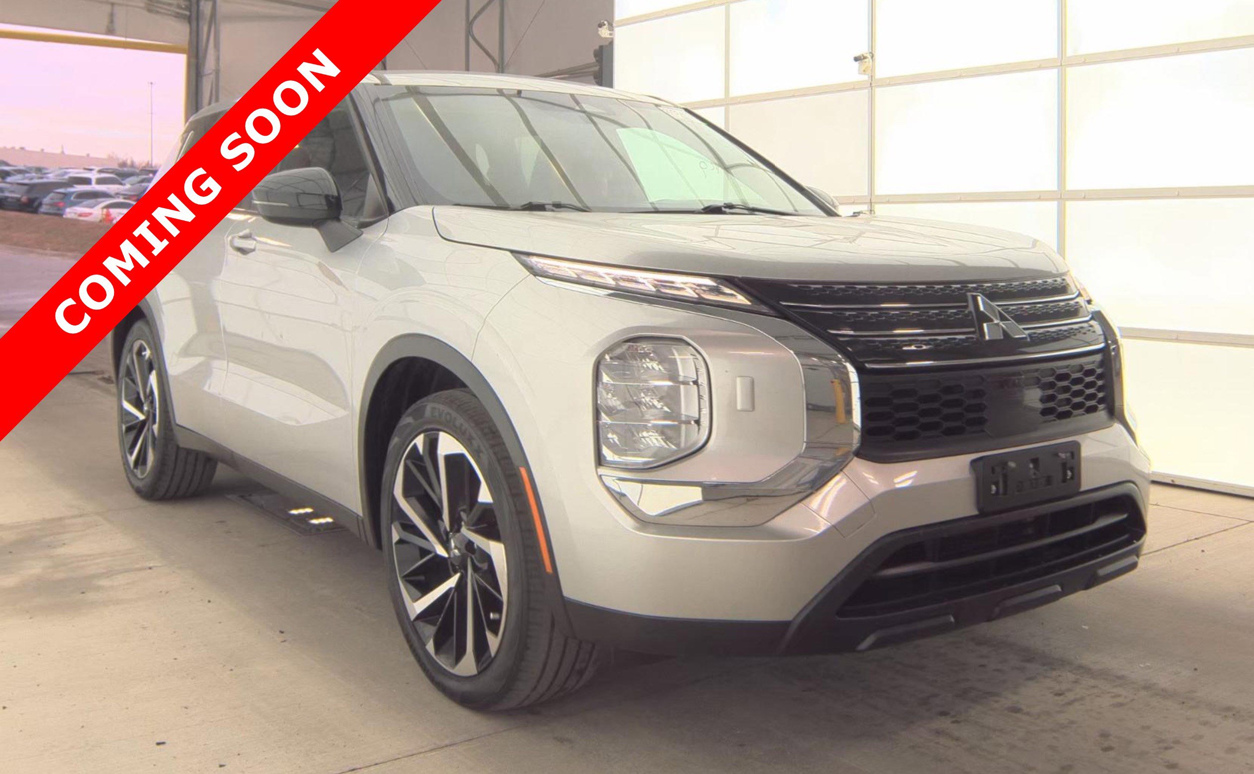 Used 2022 Mitsubishi Outlander ES image 3