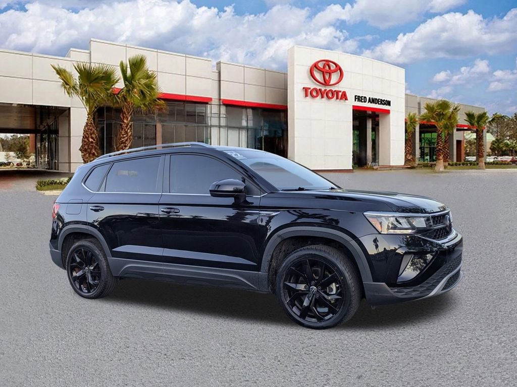 Used 2022 Volkswagen Taos SE image 1