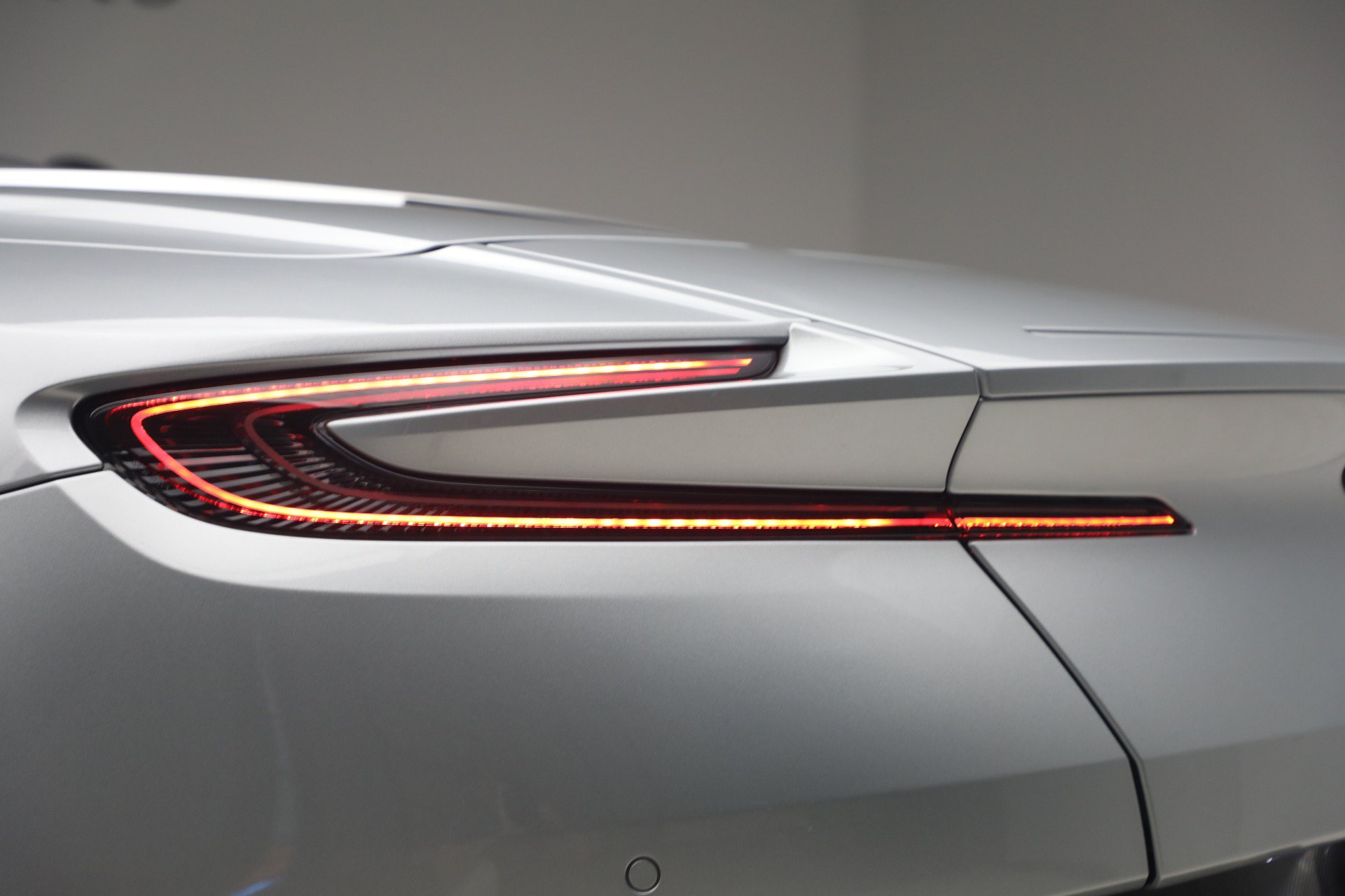 Used 2019 Aston Martin DB11 Volante RWD image 38