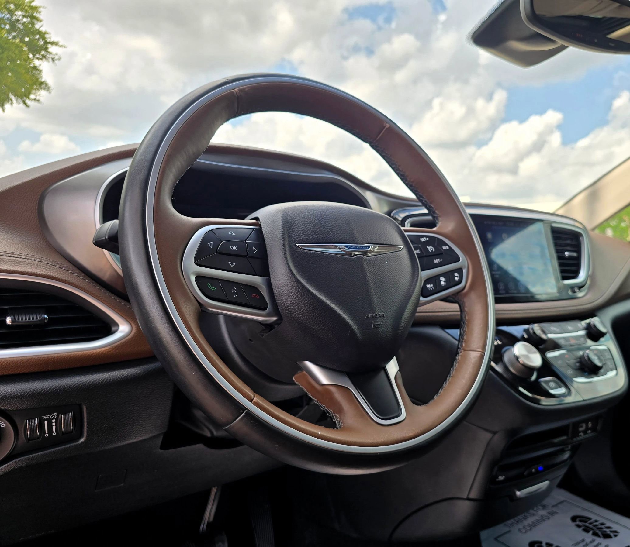 Used 2017 Chrysler Pacifica Limited FWD image 23