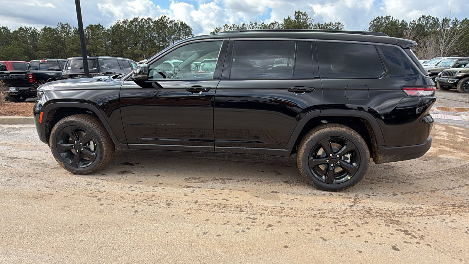 New 2026 Jeep Grand Cherokee L Limited w/ Limited Altitude Package AWD/4WD image 12