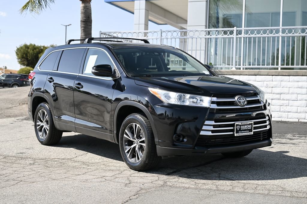 Used 2019 Toyota Highlander LE FWD image 2