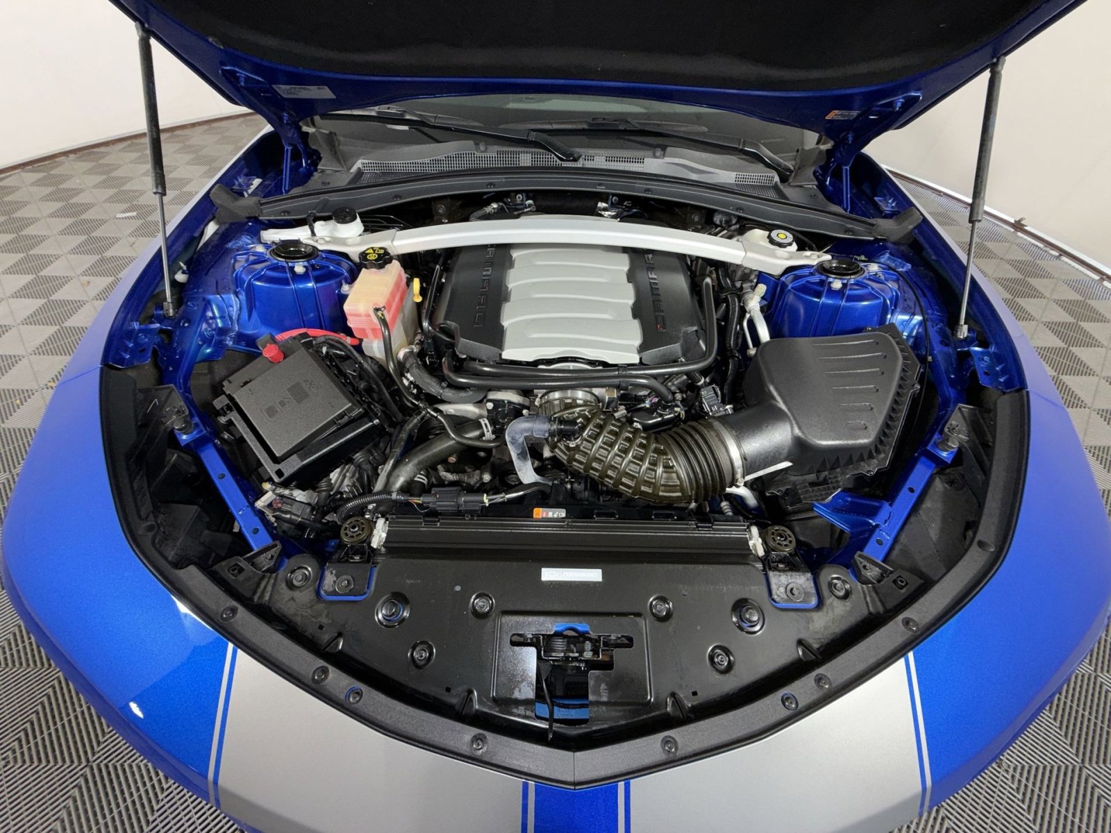 Used 2018 Chevrolet Camaro SS RWD image 27