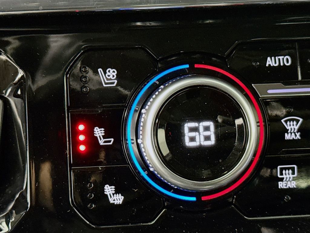 Used 2025 GMC Sierra 3500 Denali w/ Technology Package image 23