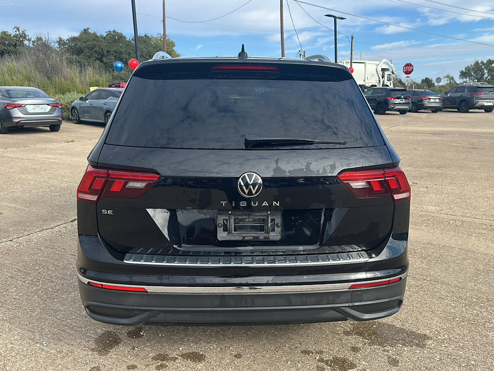 Used 2023 Volkswagen Tiguan SE w/ Panoramic Sunroof Package image 5