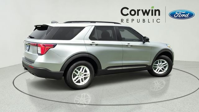 Used 2025 Ford Explorer Active AWD/4WD image 6