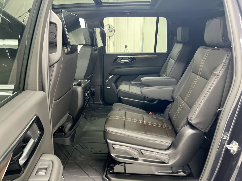 New 2026 Chevrolet Suburban High Country AWD/4WD image 24