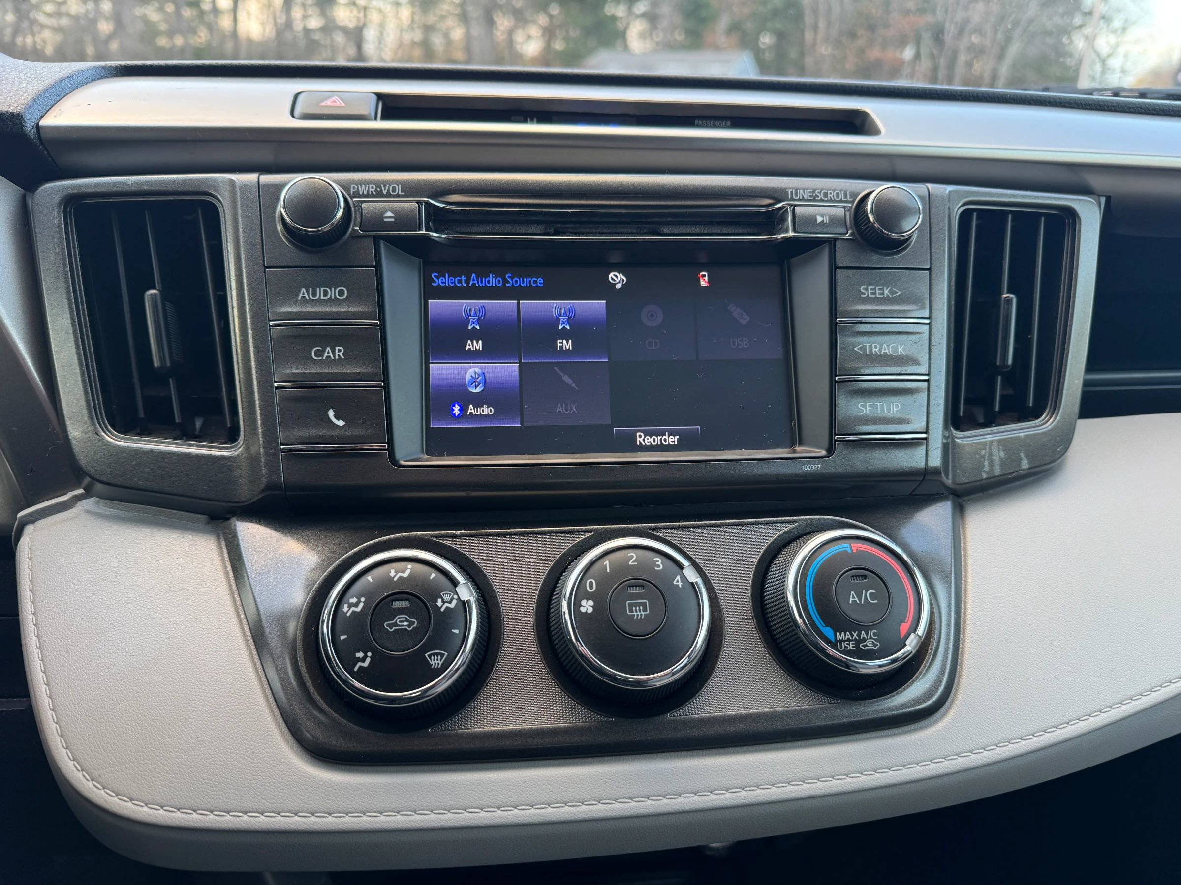 Used 2015 Toyota RAV4 LE image 21