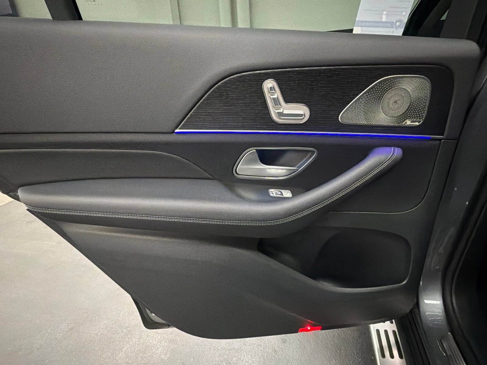 Used 2026 Mercedes-Benz GLS 450 4MATIC w/ AMG Line Exterior image 40