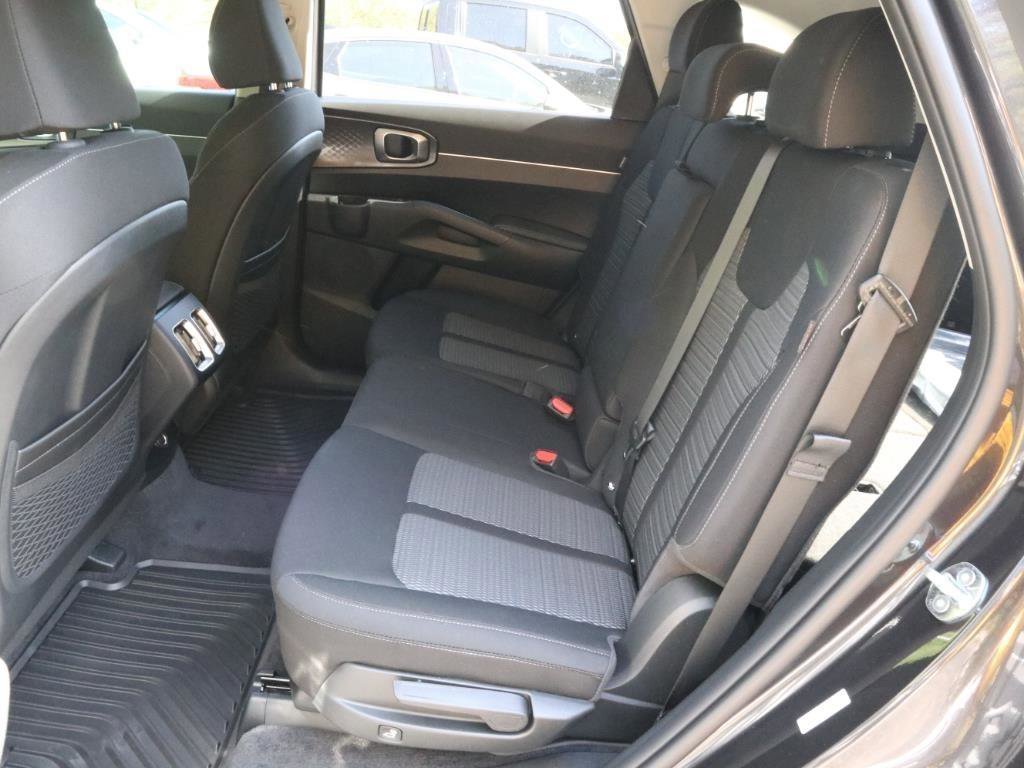 New 2025 Kia Sorento LX FWD image 4