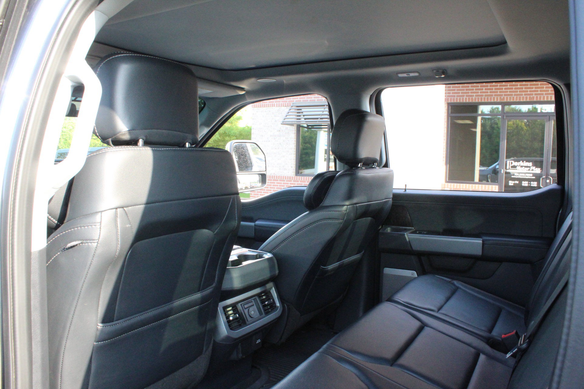 Used 2023 Ford F250 Lariat w/ Lariat Ultimate Package AWD/4WD image 32