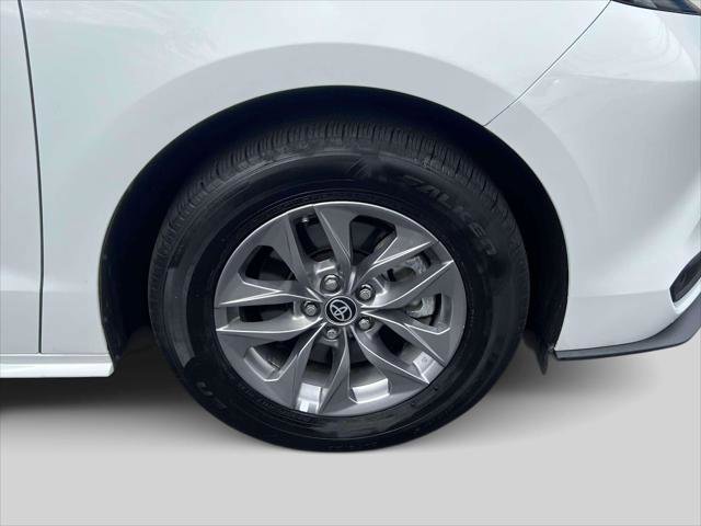 Certified 2025 Toyota Sienna LE image 13