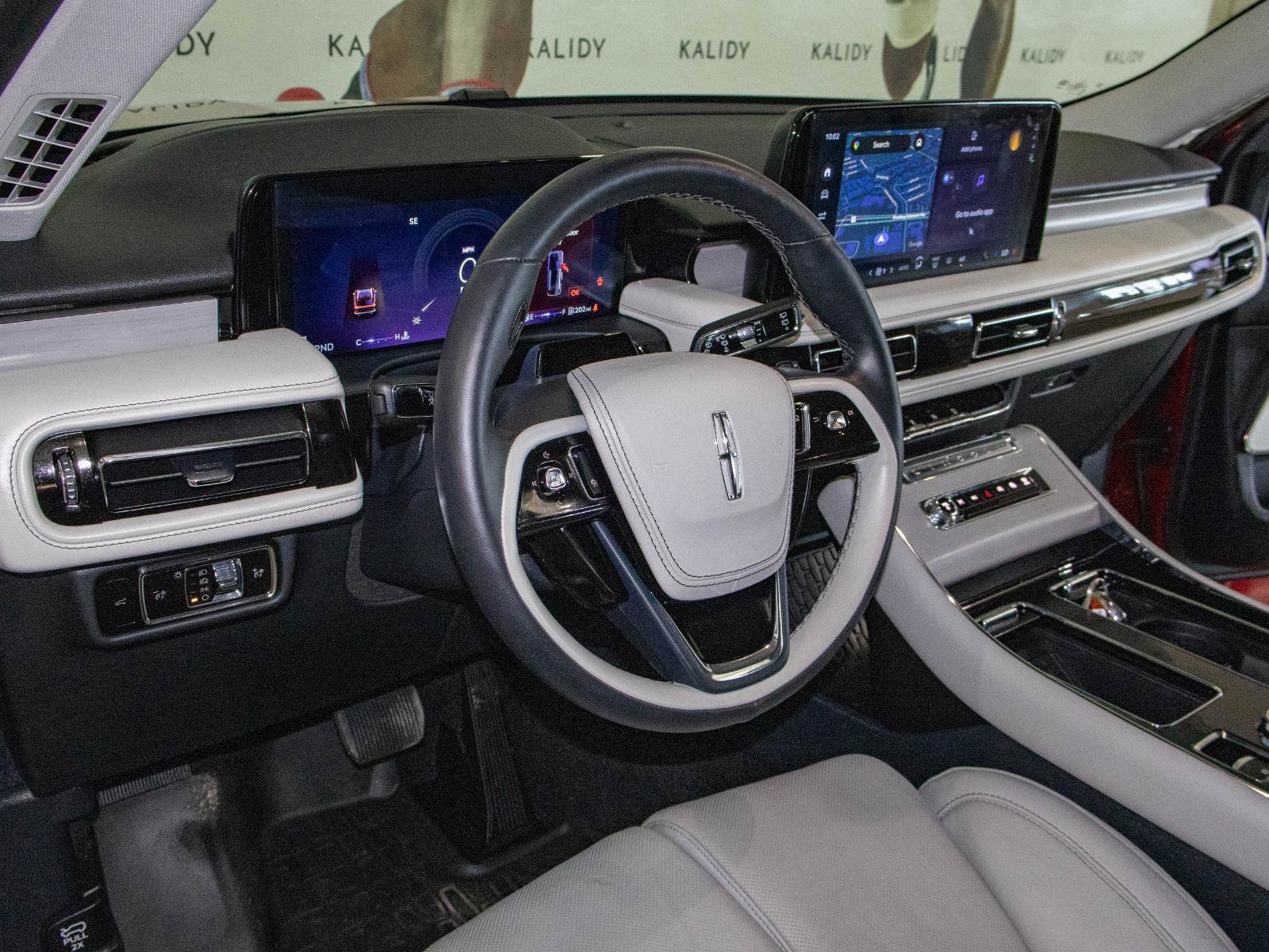 Used 2025 Lincoln Aviator Reserve w/ Equipment Group 201A image 6