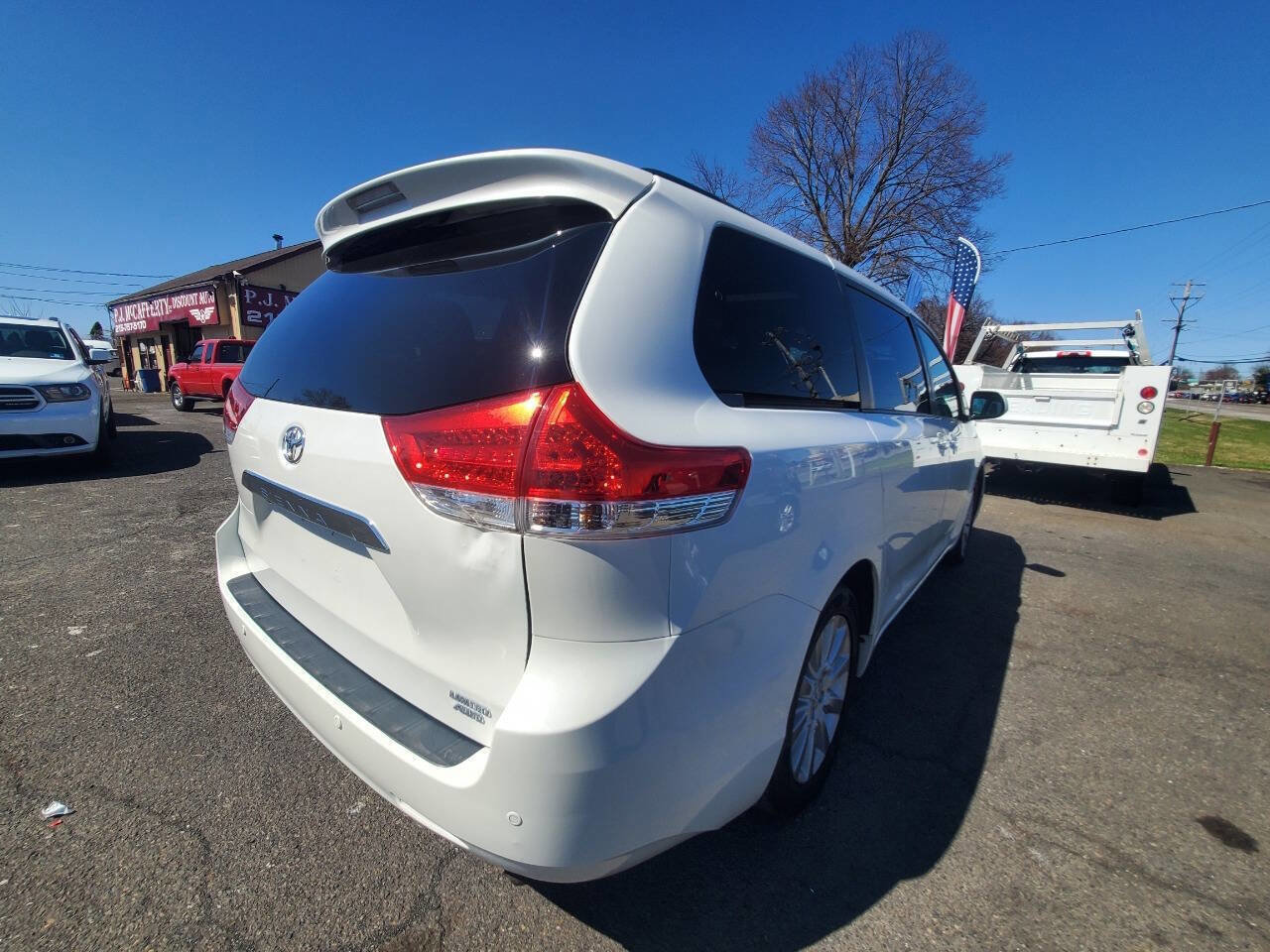 Used 2012 Toyota Sienna Limited w/ Premium Pkg AWD/4WD image 5