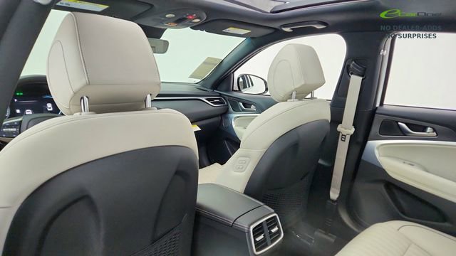 Used 2025 Genesis G70 3.3T Advanced AWD/4WD image 32