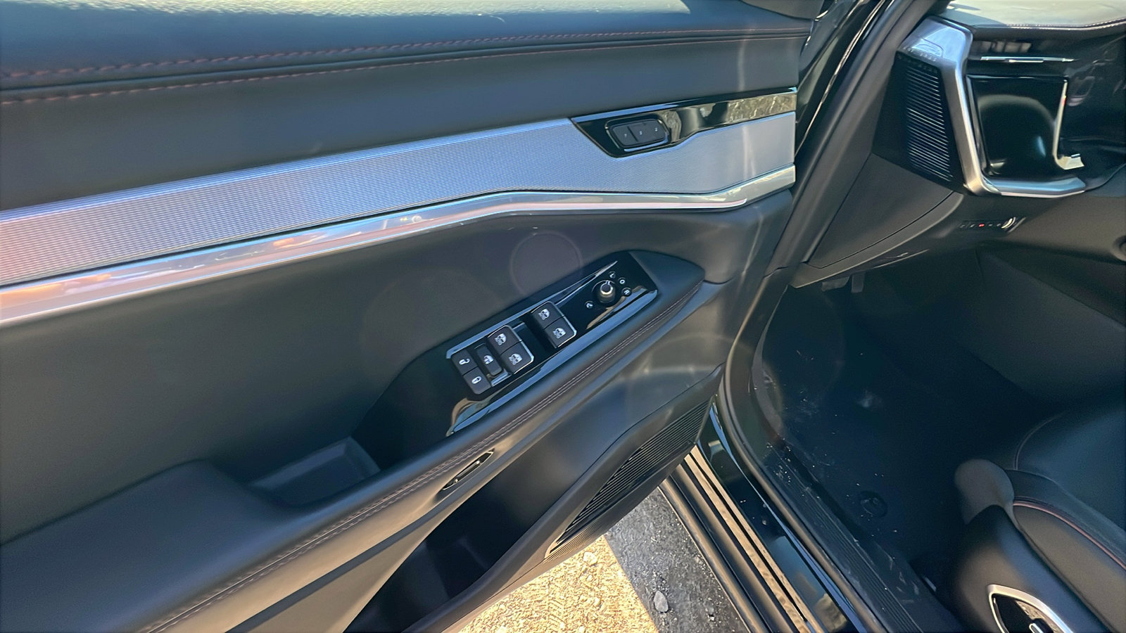 Used 2024 Jeep Wagoneer Launch Edition image 15