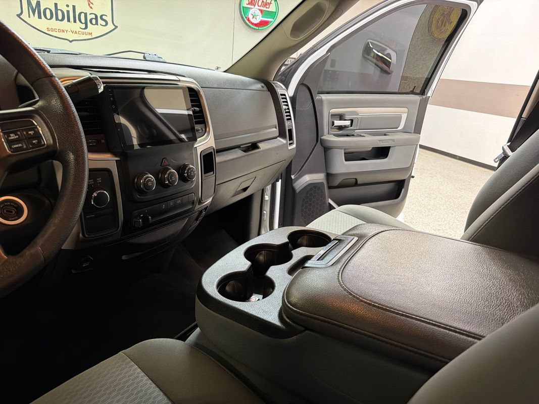 Used 2018 RAM 3500 SLT AWD/4WD image 28