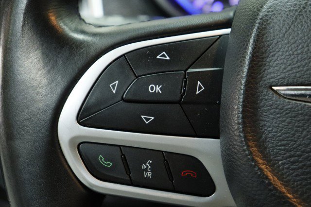 Used 2017 Chrysler 300 Limited RWD image 11