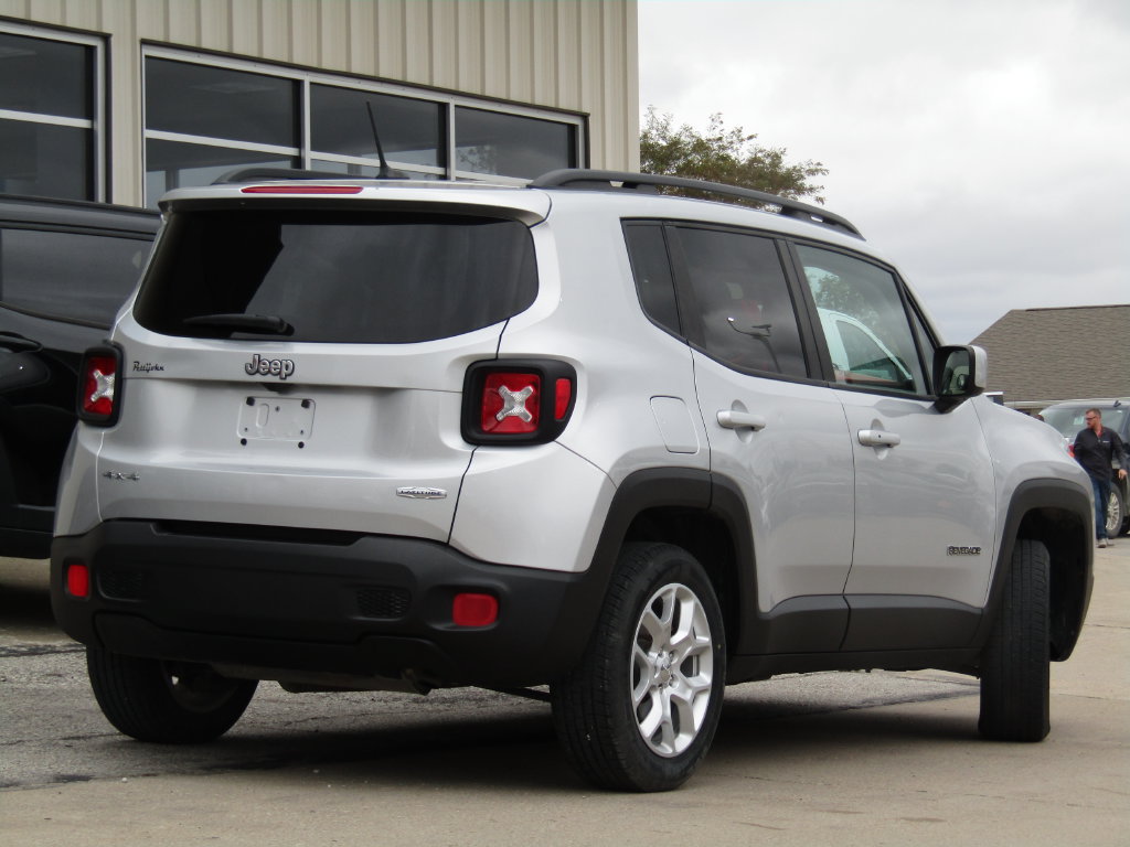 Used 2017 Jeep Renegade Latitude w/ Cold Weather Group AWD/4WD image 3