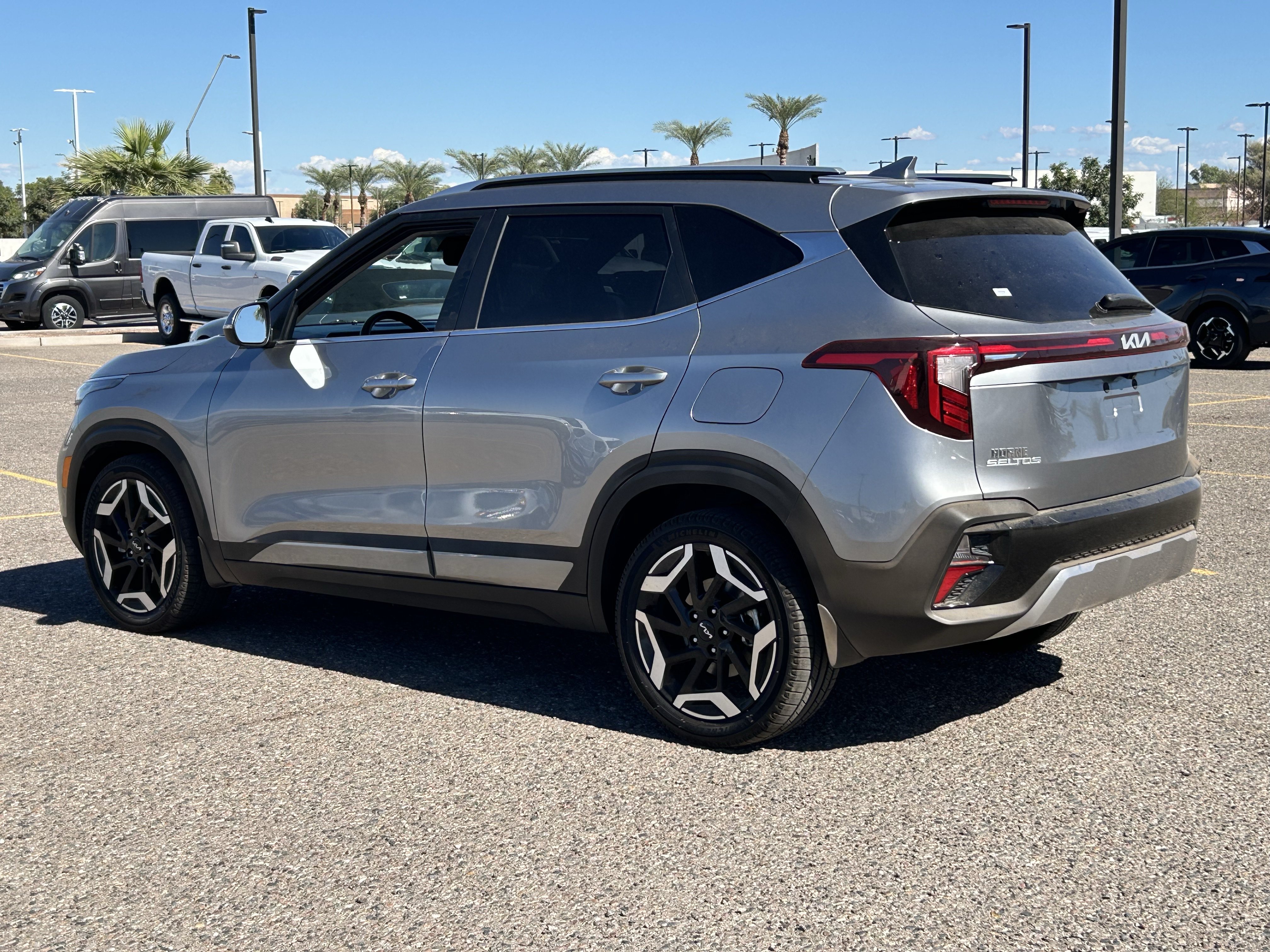 Used 2024 Kia Seltos SX w/ SX Sunroof Package AWD/4WD image 4