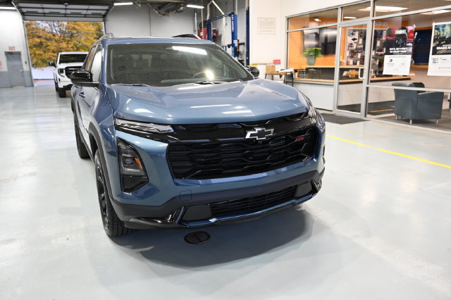 New 2027 Chevrolet Equinox RS w/ Convenience Package III AWD/4WD image 3