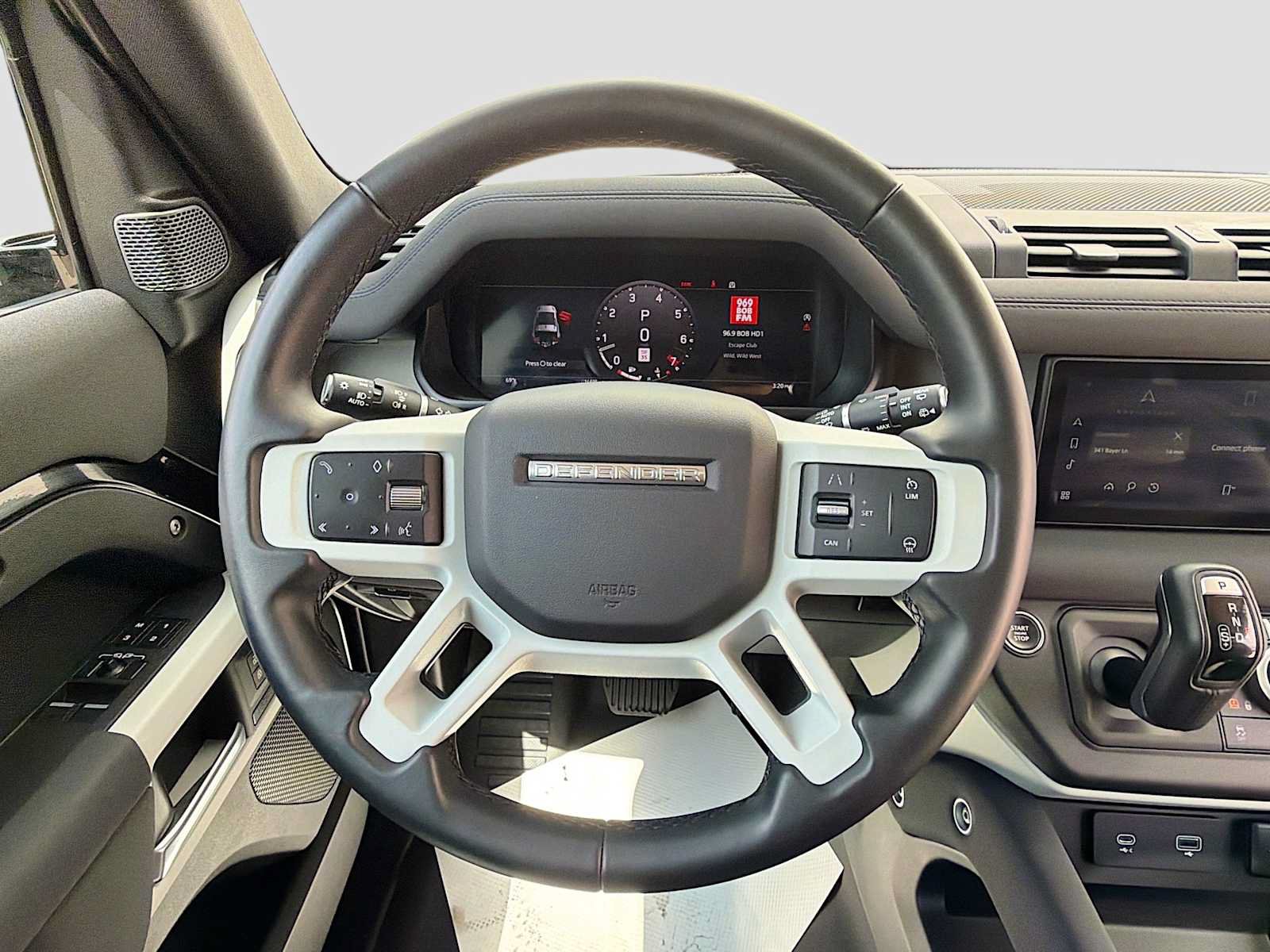 Certified 2023 Land Rover Defender 90 SE AWD/4WD image 11