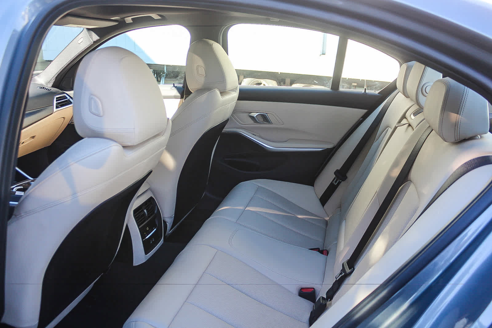 Used 2026 BMW 330i Sedan w/ Premium Package RWD image 17