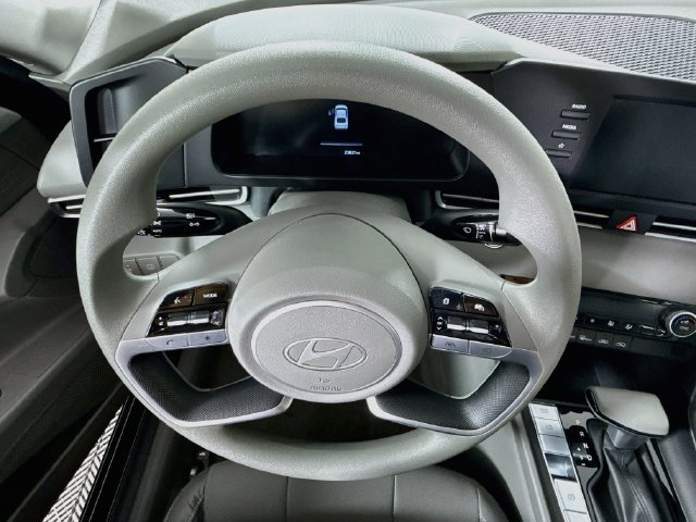 Certified 2025 Hyundai Elantra Hybrid FWD image 15